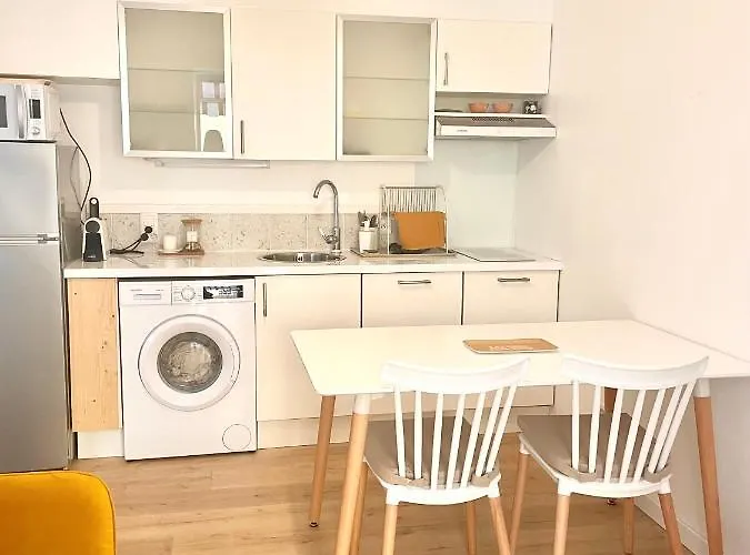 30m2 Cosy Avec Terrasse Apartmán *